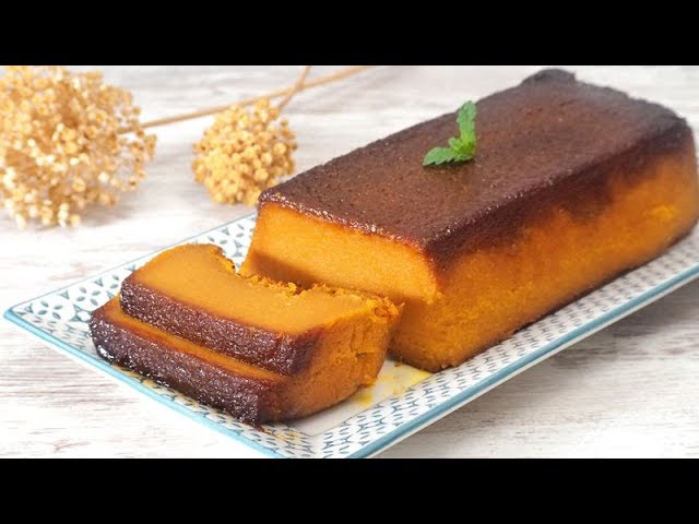 Pastel de calabaza y frutas tropicales