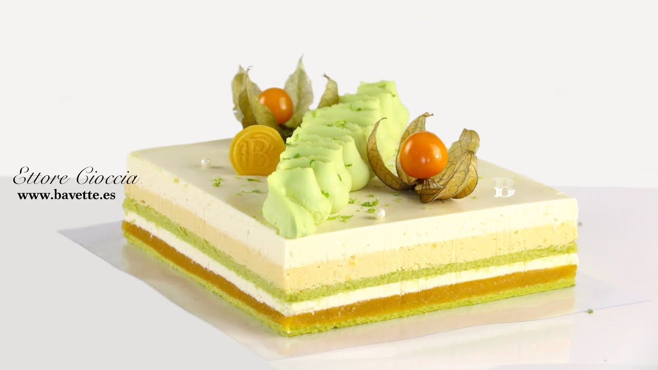 Tarta de frutas exóticas y pistachos