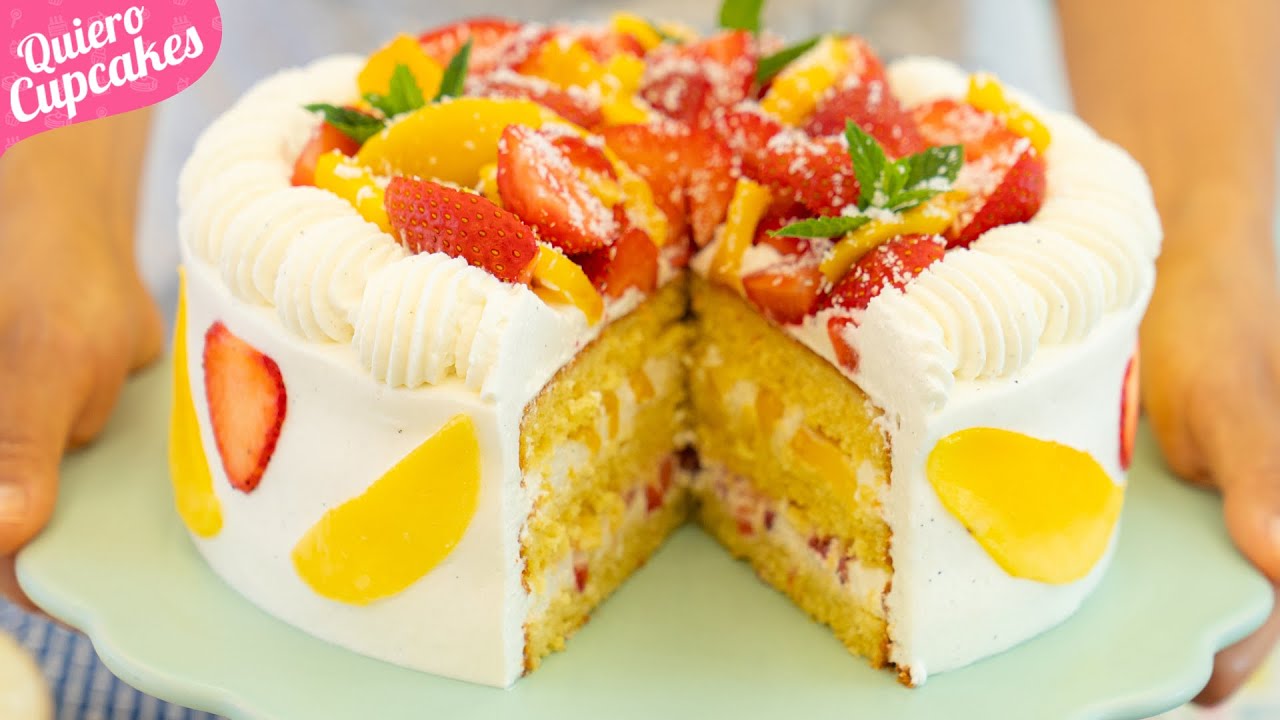 Tarta de piña y frutas tropicales
