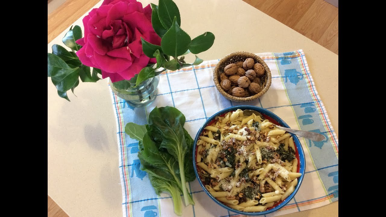 Acelga con nueces y pasas