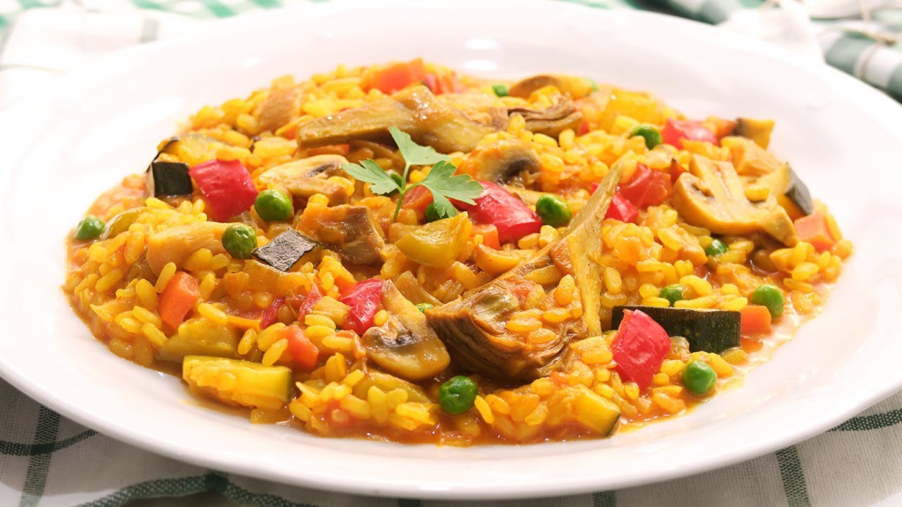 Arroz salteado con verduras y huevo vegetal