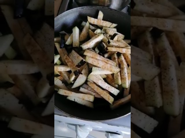 Berenjena con salsa de cacahuate