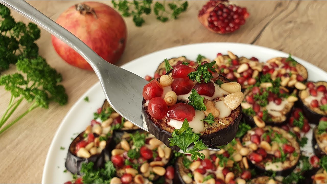 Berenjena con tahini y granada