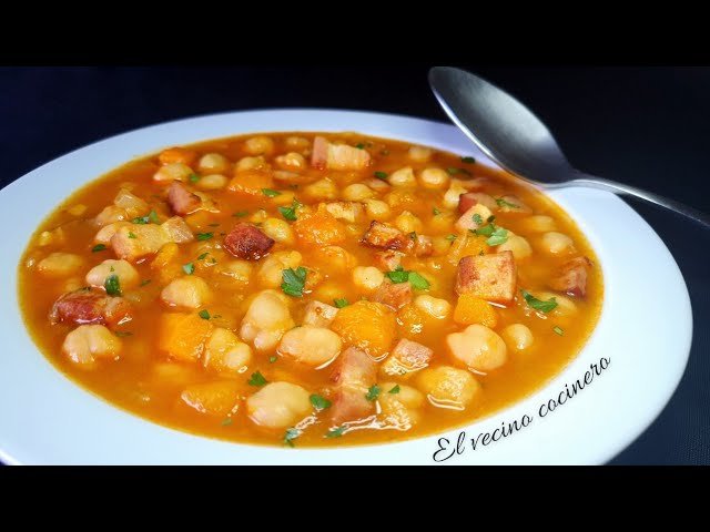 Cazuela de calabaza y garbanzos con tomate