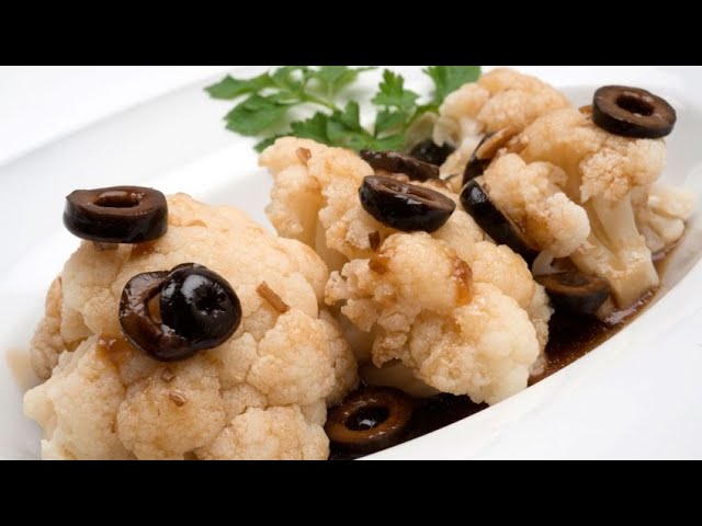 Coliflor con caparras y aceitunas
