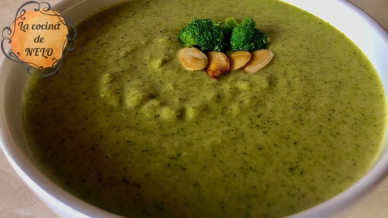 Crema de brócoli con almendras molidas