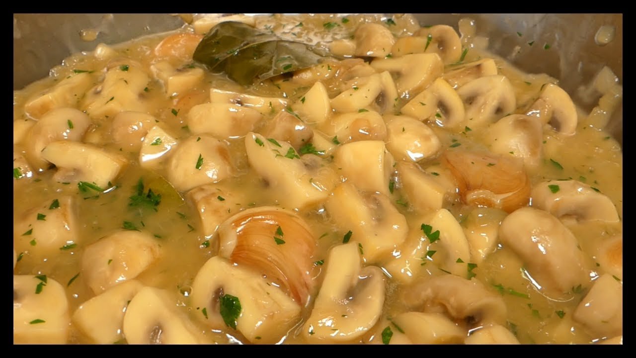 Crema de champiñones con vino y ajo tostado