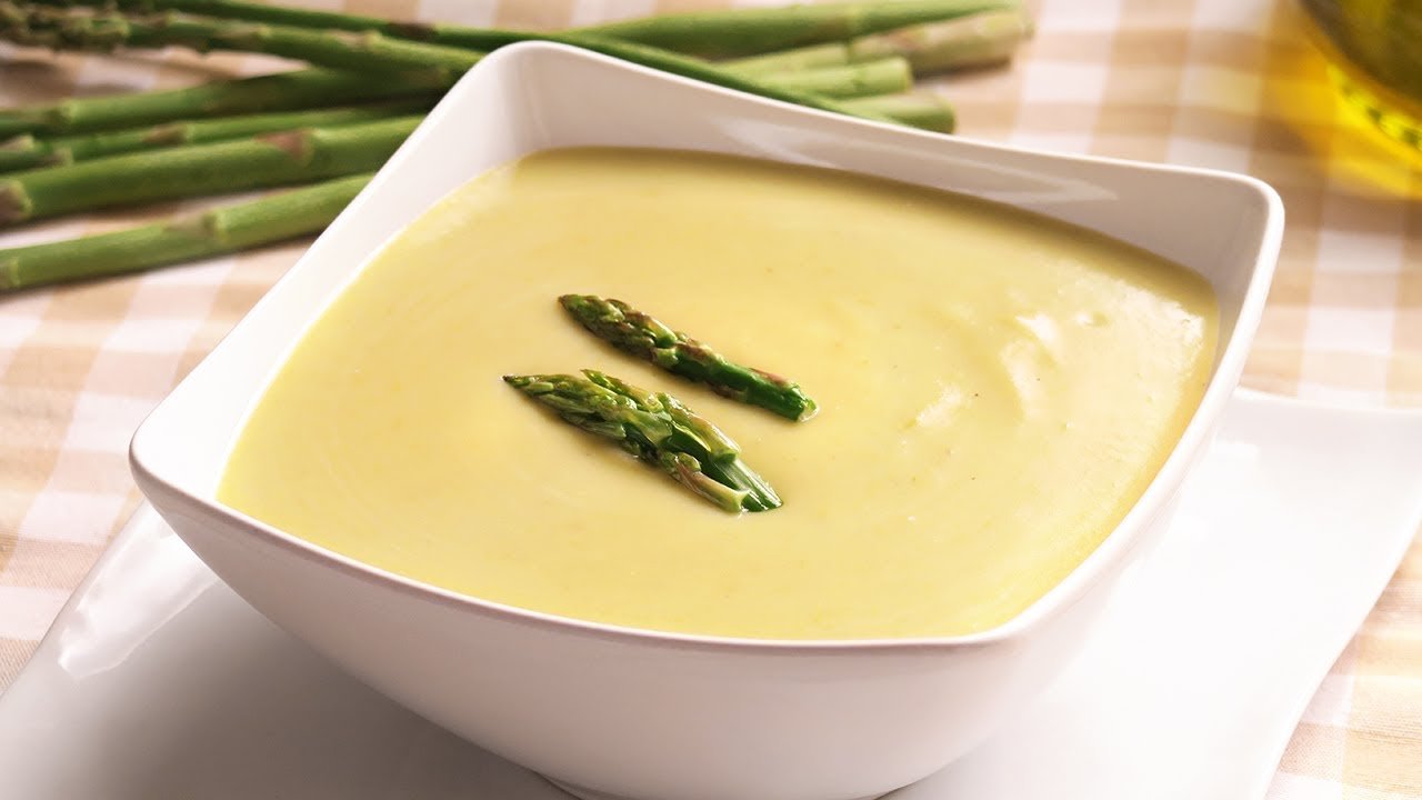 Crema de espárragos con yogur natural