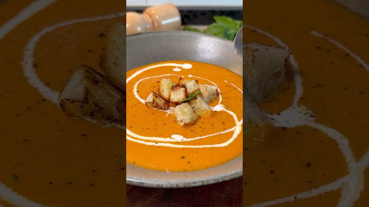 Crema de tomate con albahaca y ajo asado