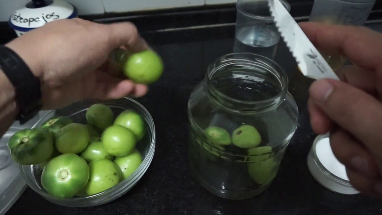 Encurtido de tomate verde