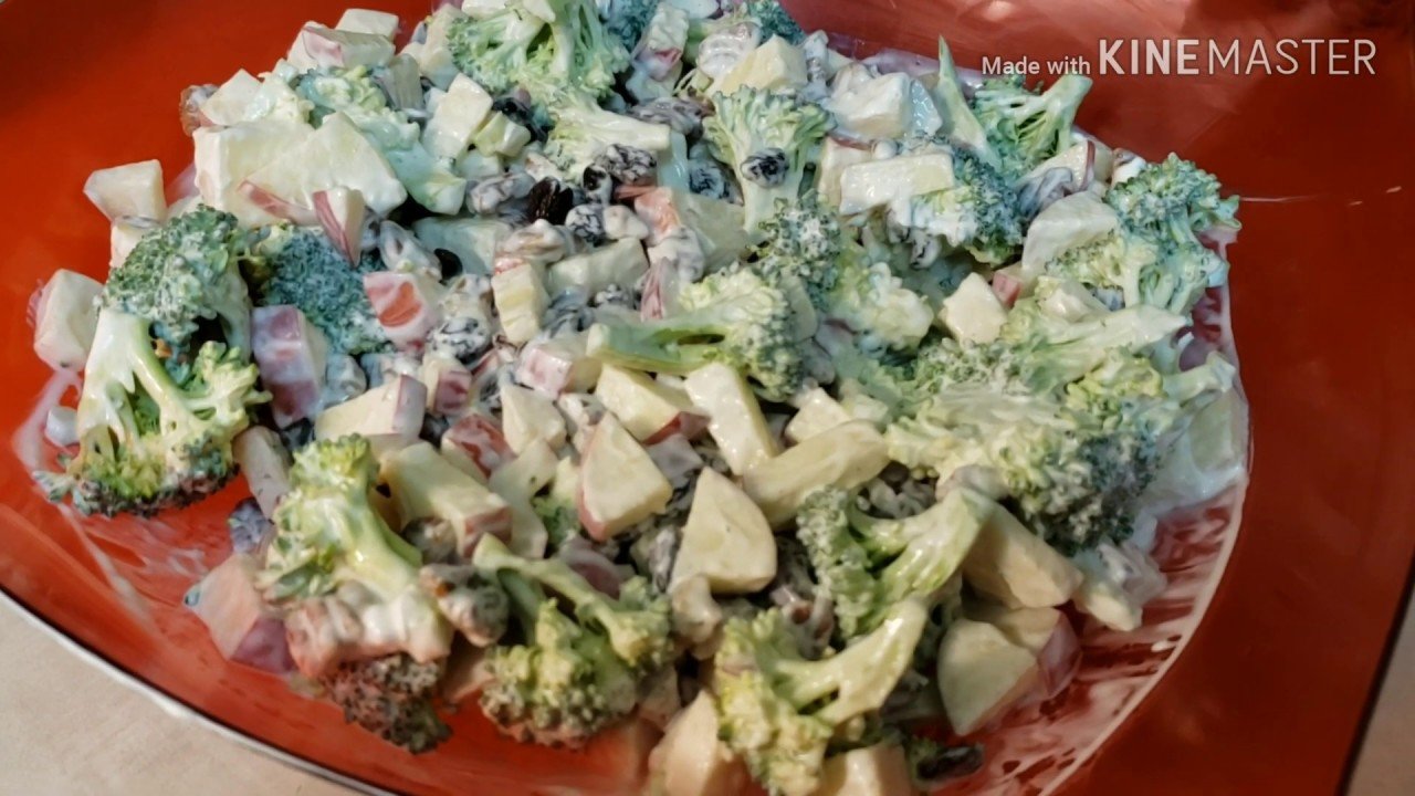 Ensalada de brócoli con uvas y nueces tostadas