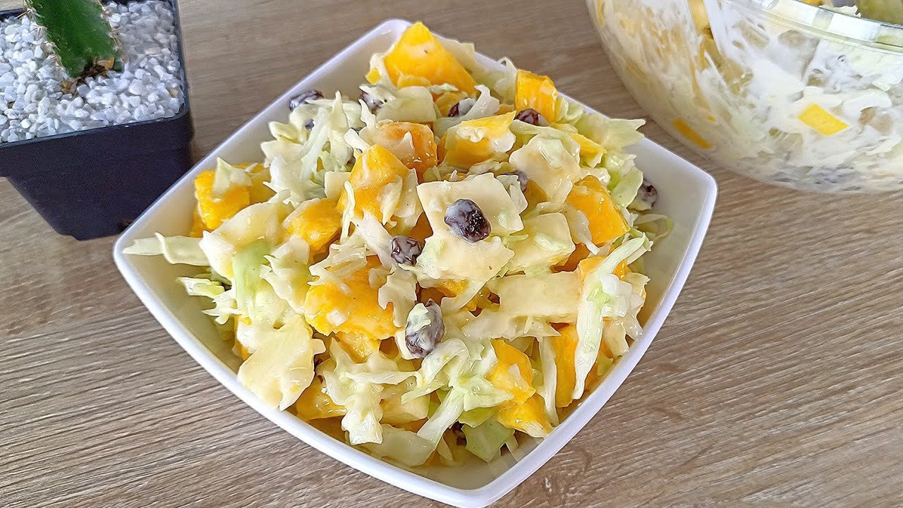 Ensalada de col con mango y chile
