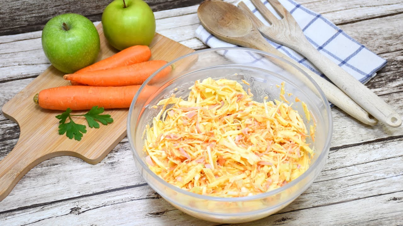 Ensalada de col con salsa de yogur