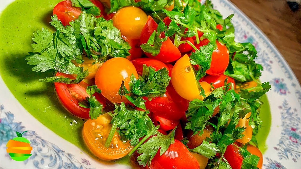 Ensalada de tomate con cilantro fresco