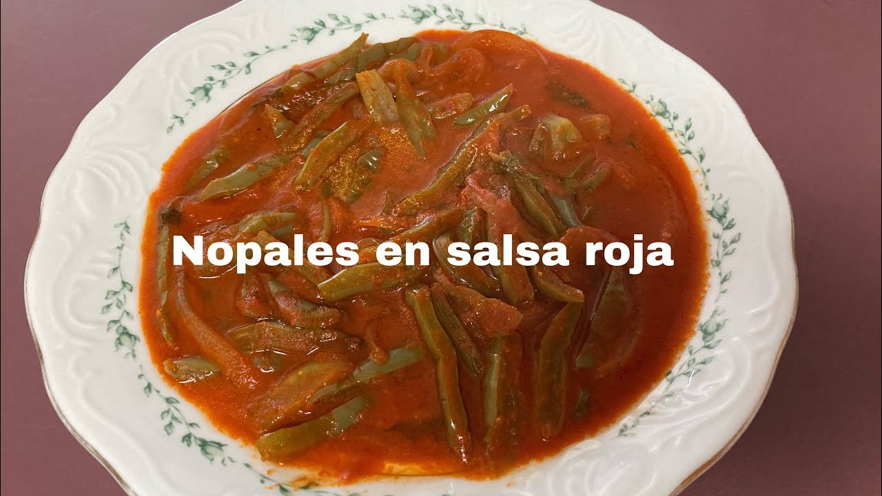 Nopales en salsa roja