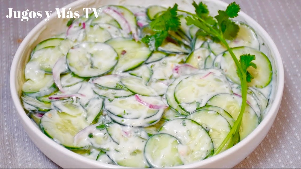 Papas con salsa de yogur vegetal y pepino