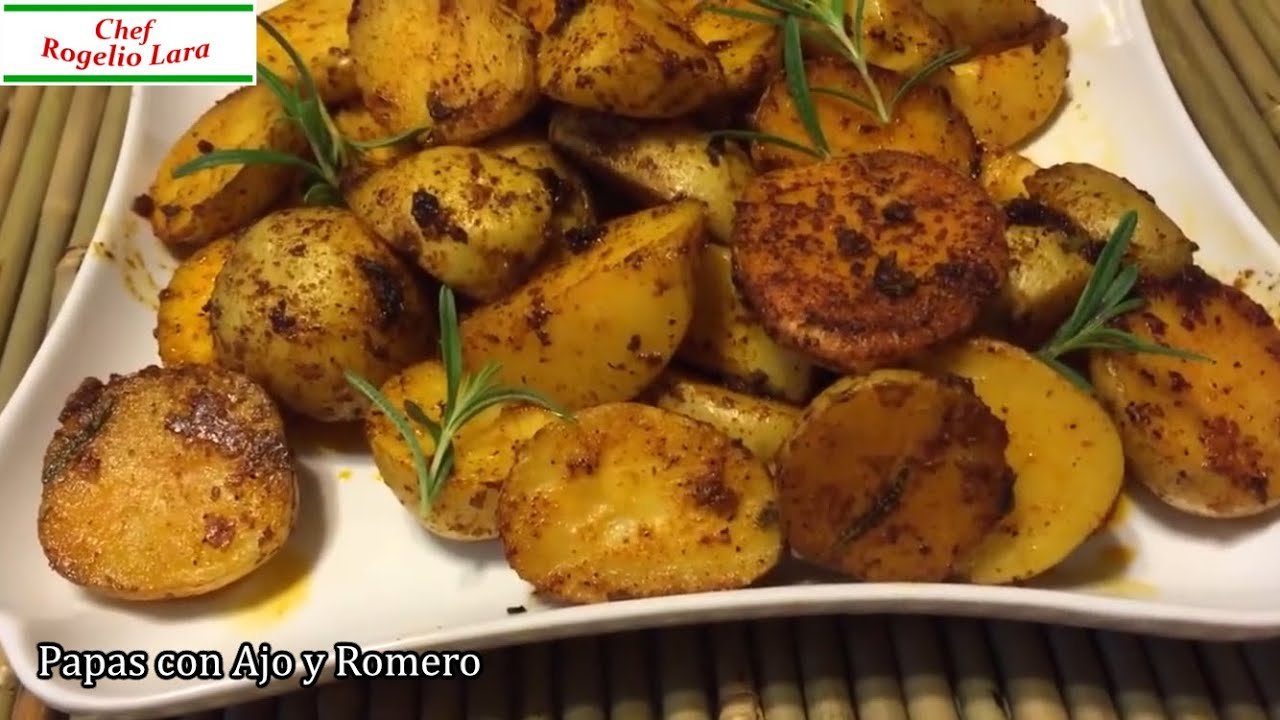 Papas rústicas al horno con ajo y romero