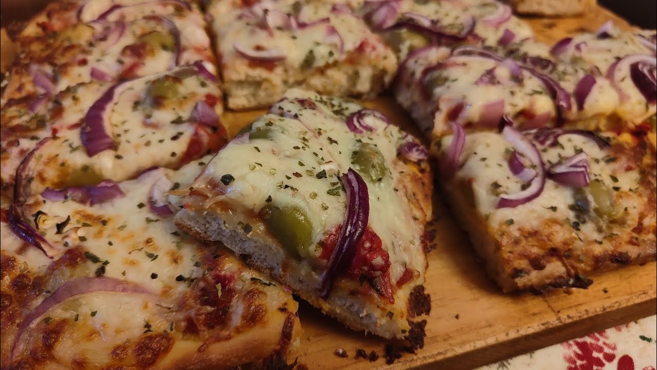 Pizza de pimientos y aceitunas