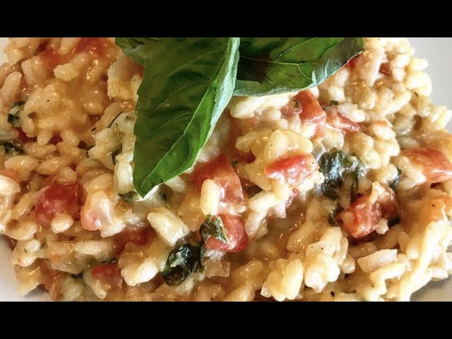 Risotto de tomate y albahaca