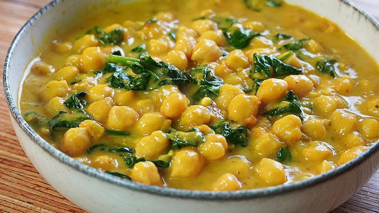 Sopa de garbanzos con espinaca y curry