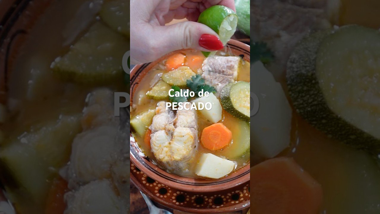 Sopa de pescado con perejil y limón amarillo