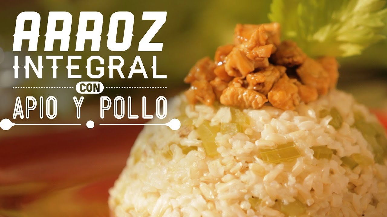 Sopa de pollo con arroz integral y apio