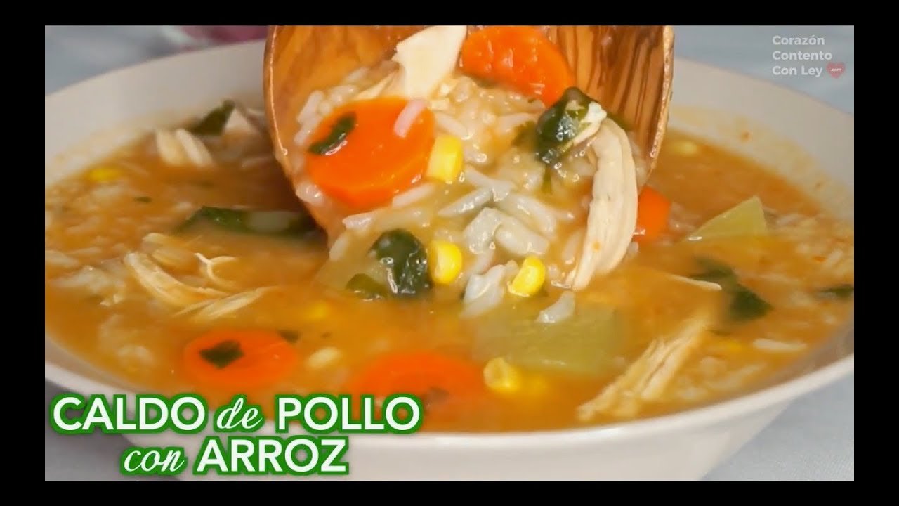 Sopa de pollo con arroz maíz y cilantro