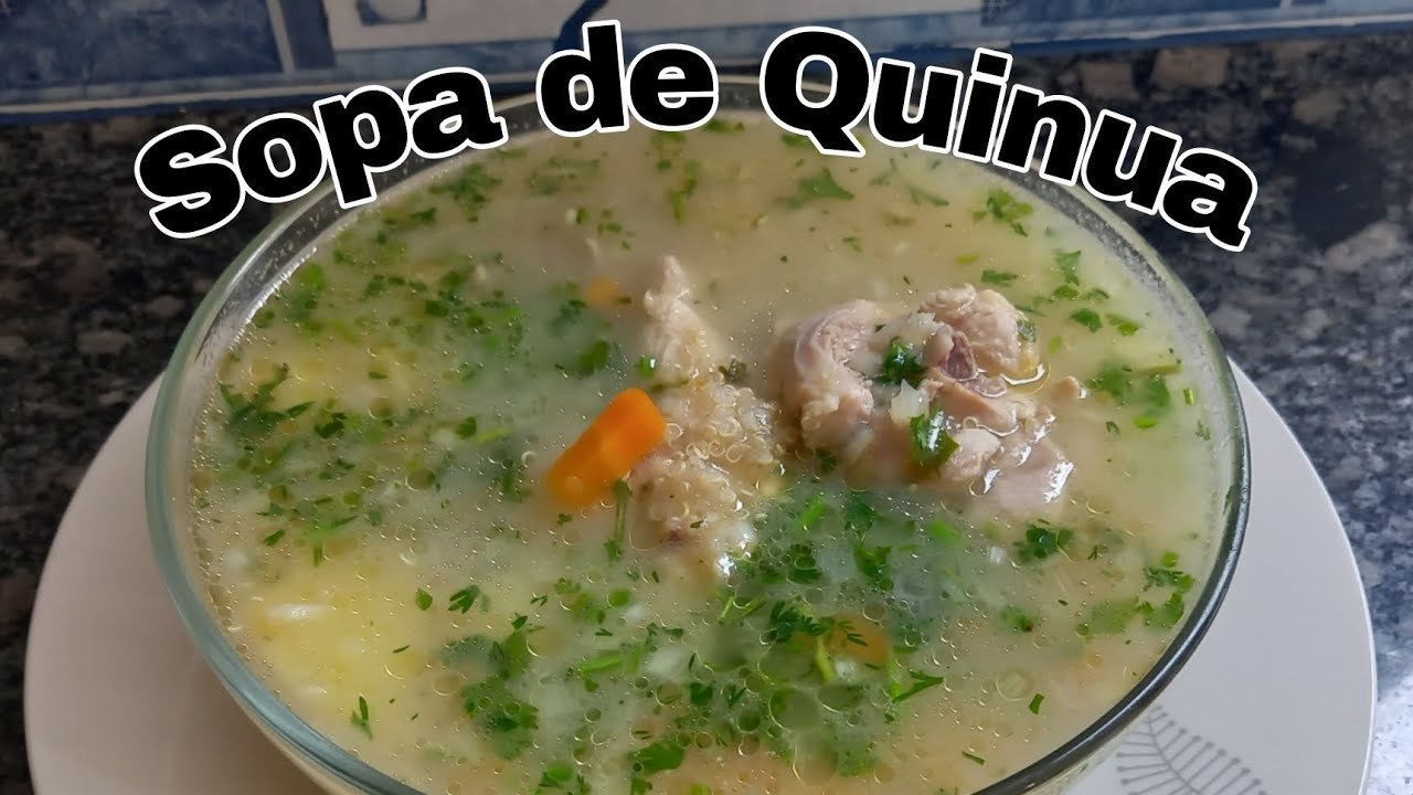 Sopa de pollo con quinoa
