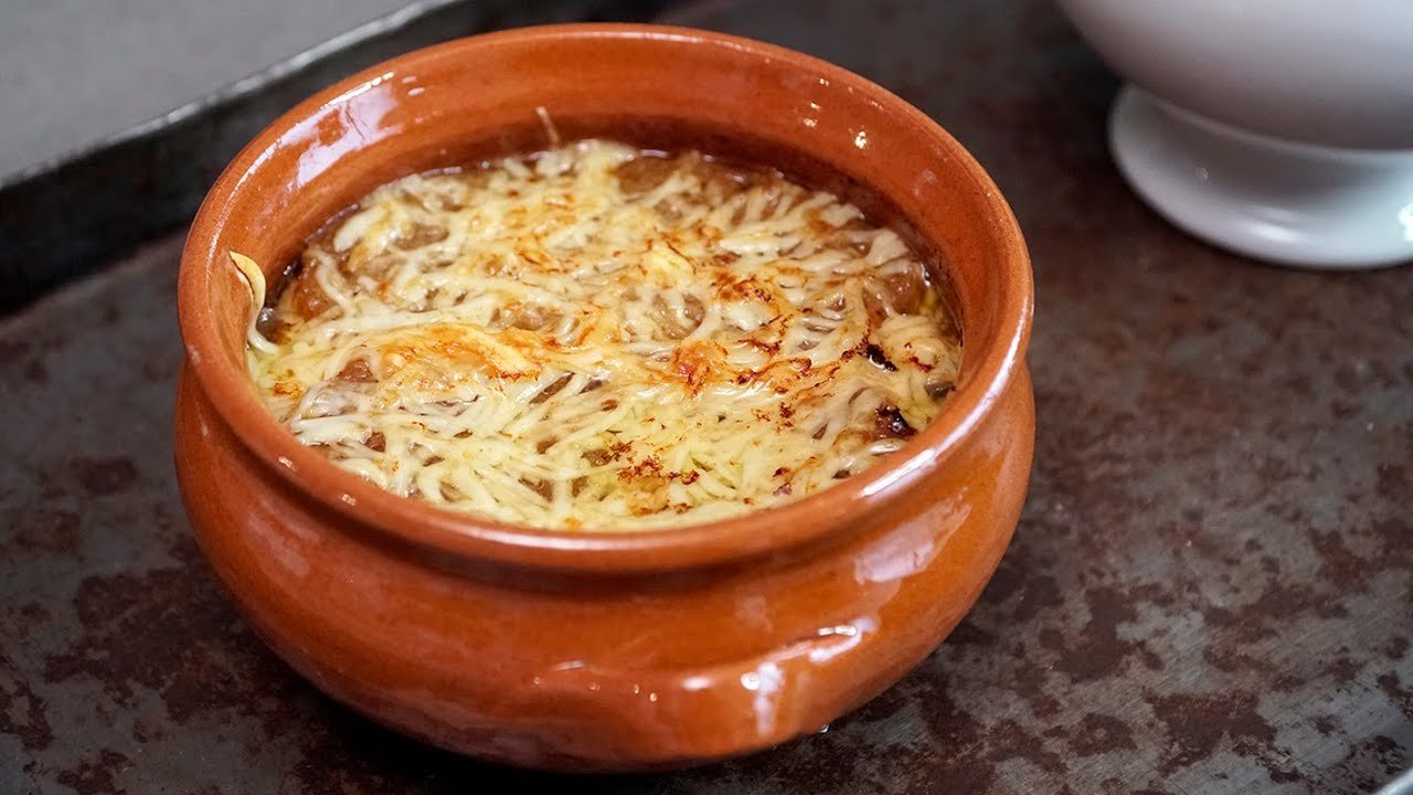 Sopa de verduras con cebolla