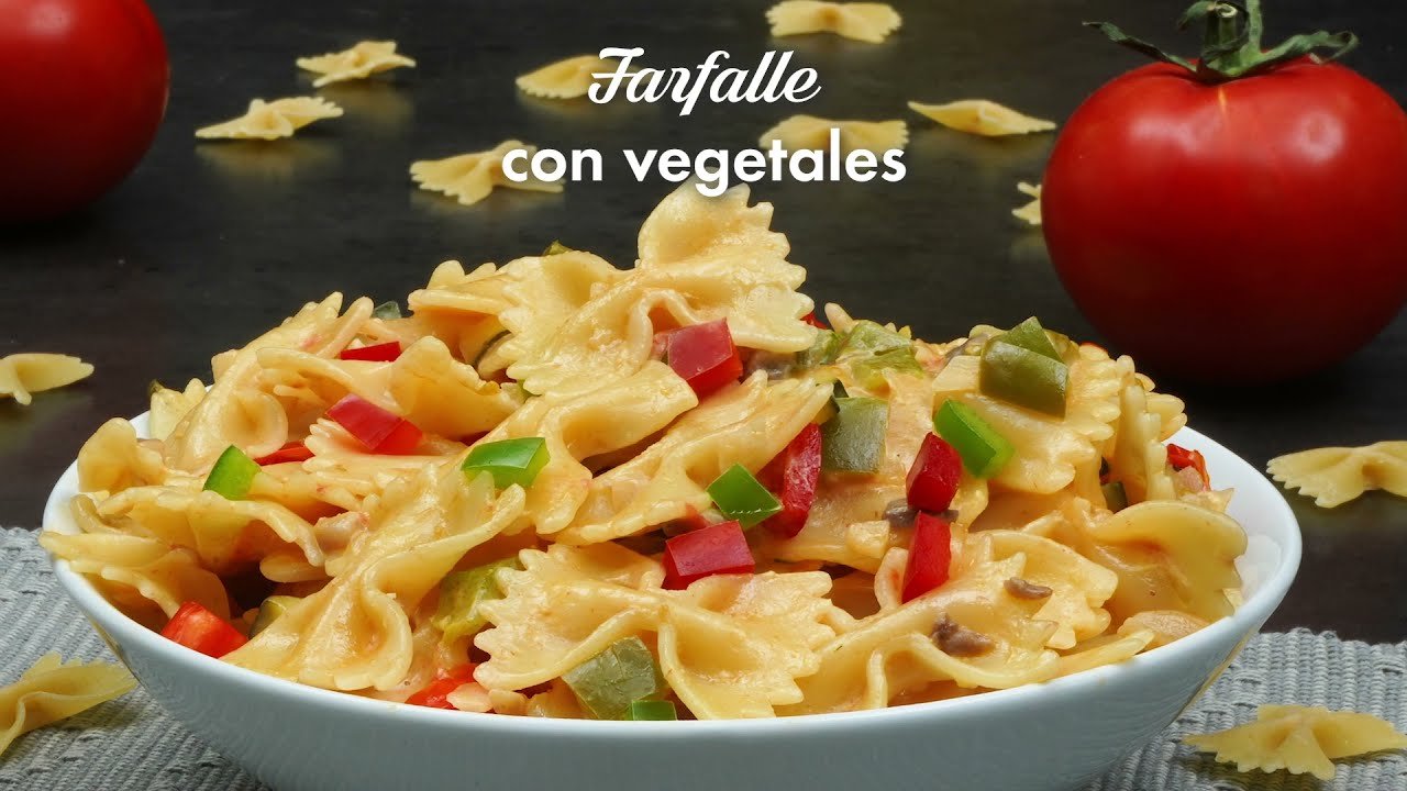 Sopa de verduras con farfalle