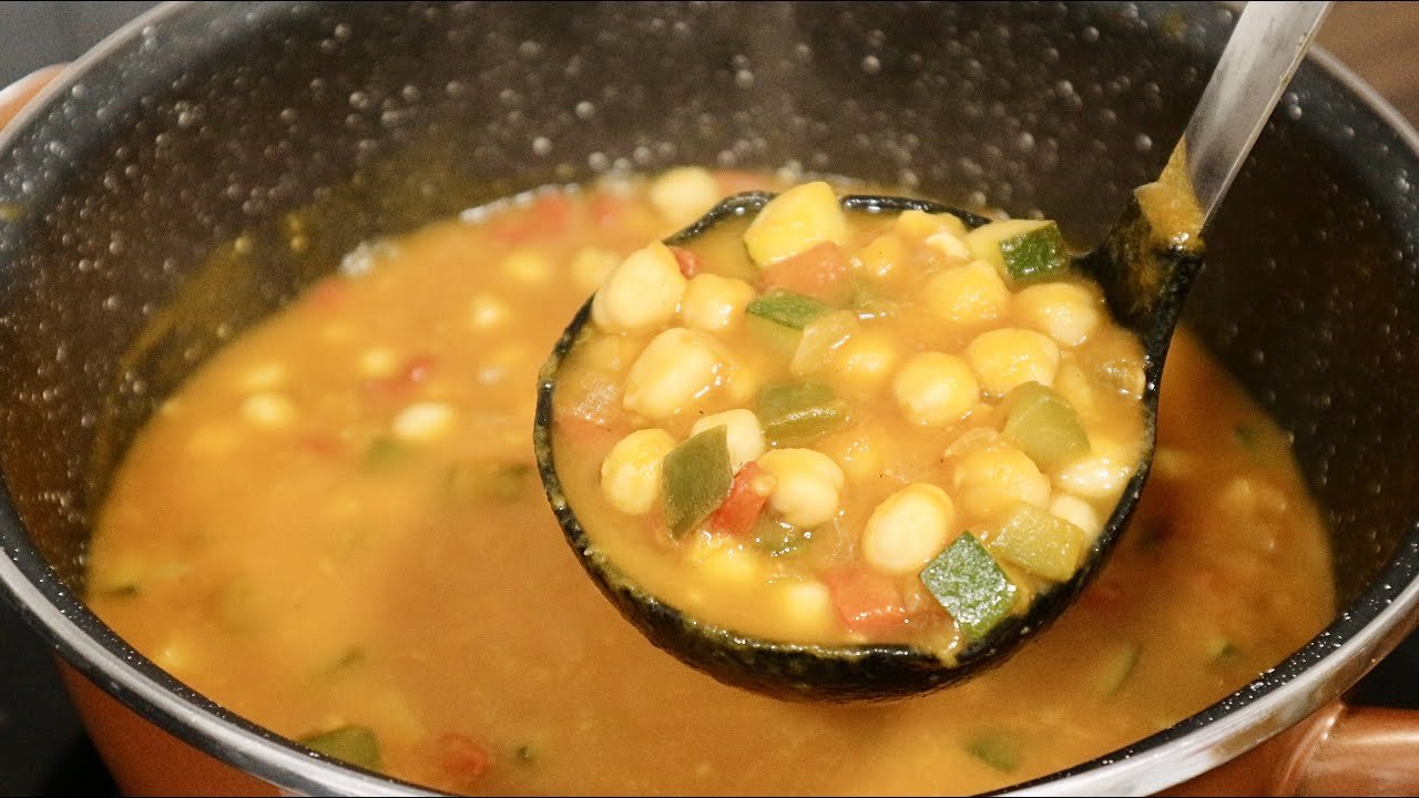 Sopa de verduras con garbanzo y zanahoria