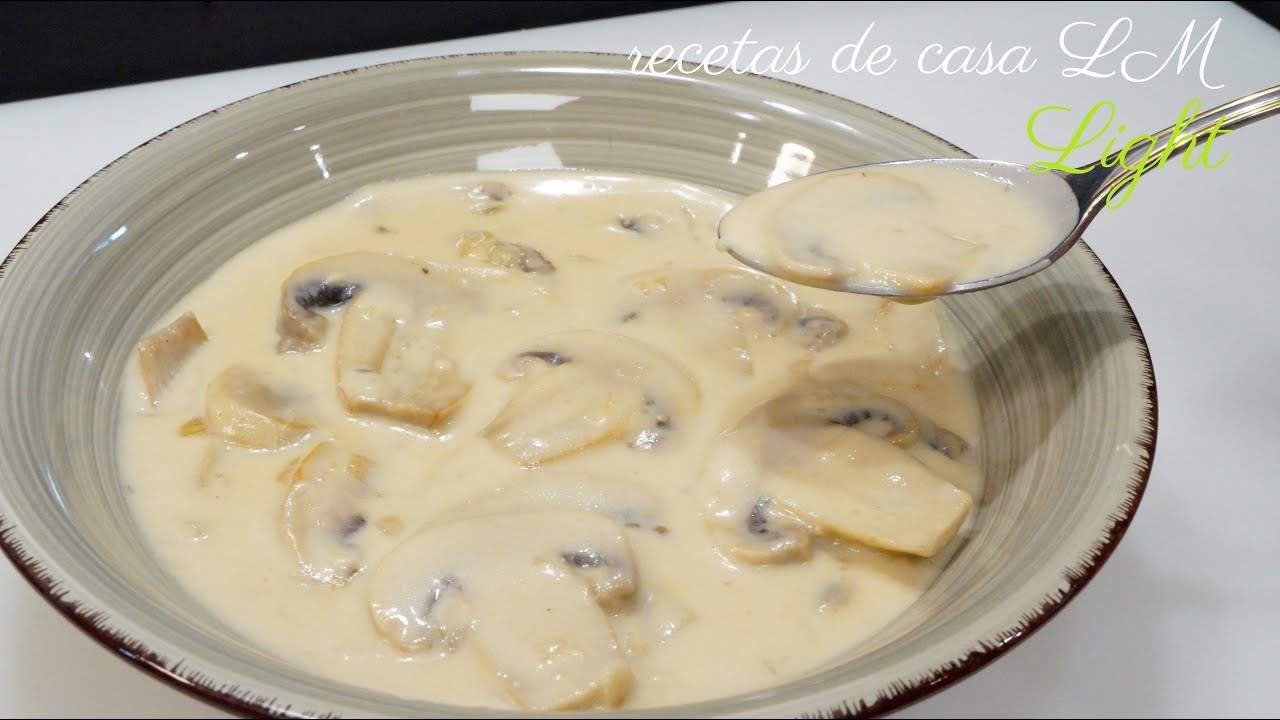 Crema de champiñones con crema y cebollín finamente picado