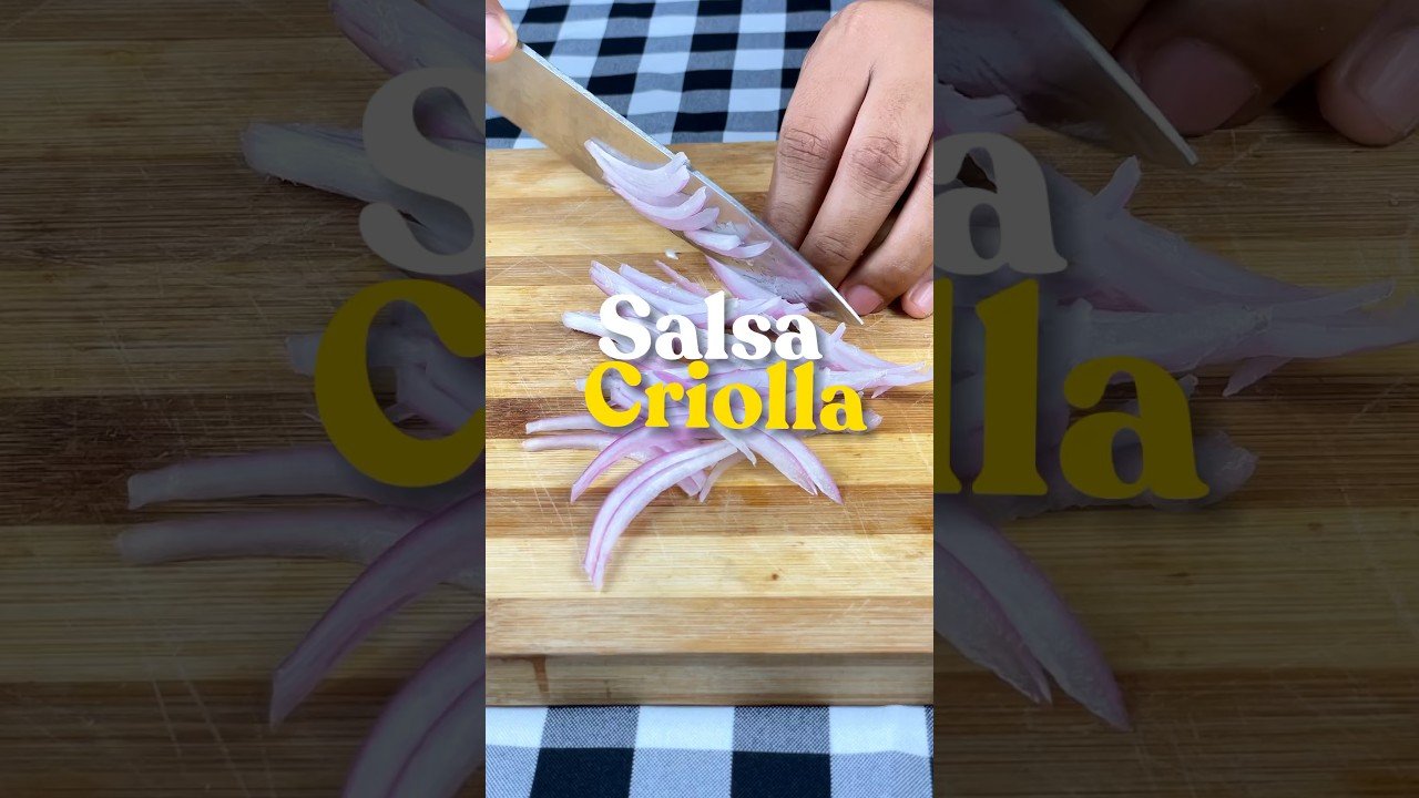 Salsa criolla costarricense de cebolla y chile panameño