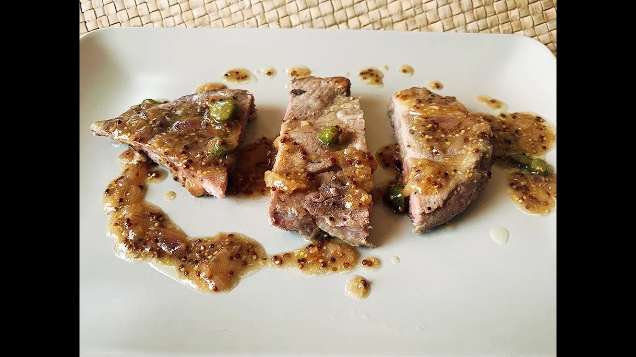 Salsa de mostaza y encurtidos