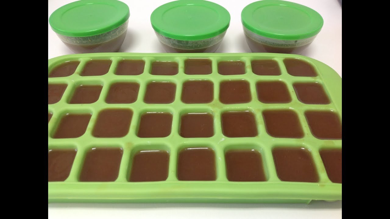 Salsa de pimienta con fondo oscuro