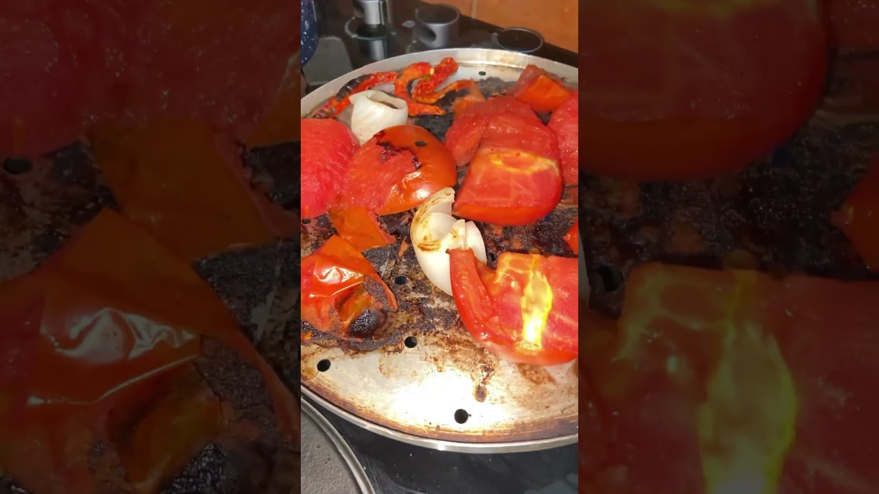 Salsa de tomate tatemado con cebolla