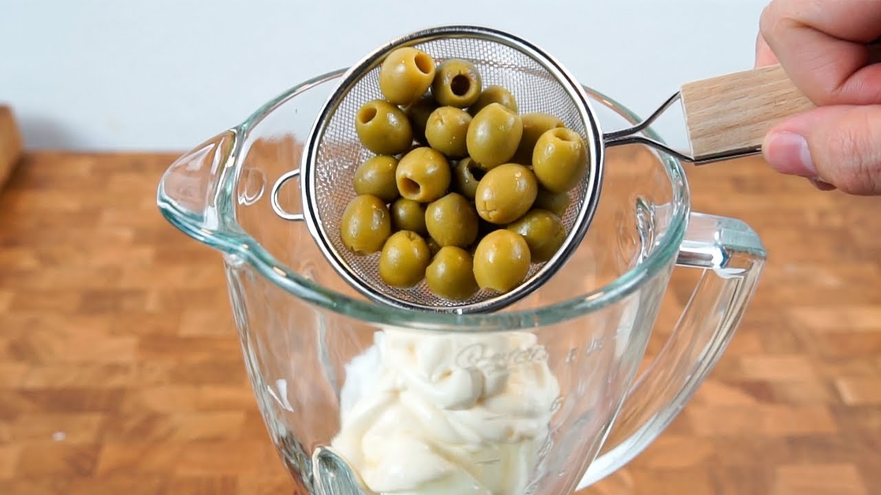 Salsa de yogur y aceitunas