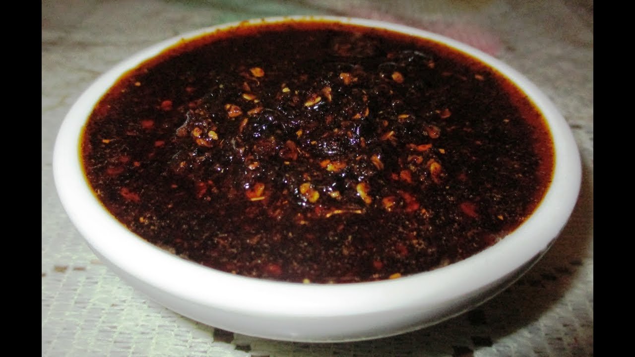 Salsa macha de chile morita y almendra