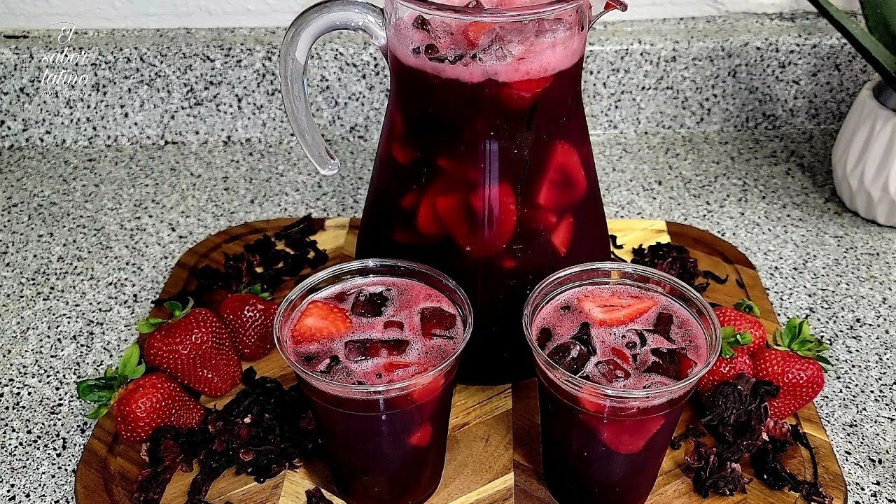 Agua de Jamaica con fresa