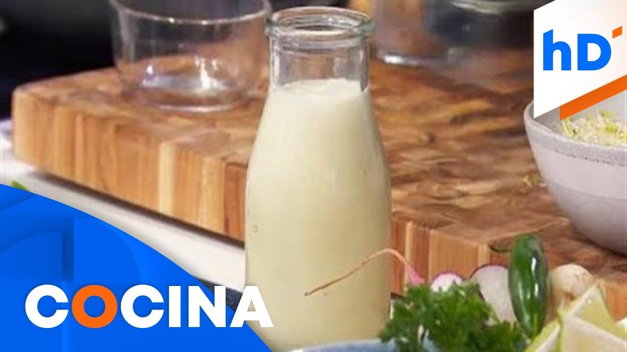 Agua de alfalfa con limón y piña