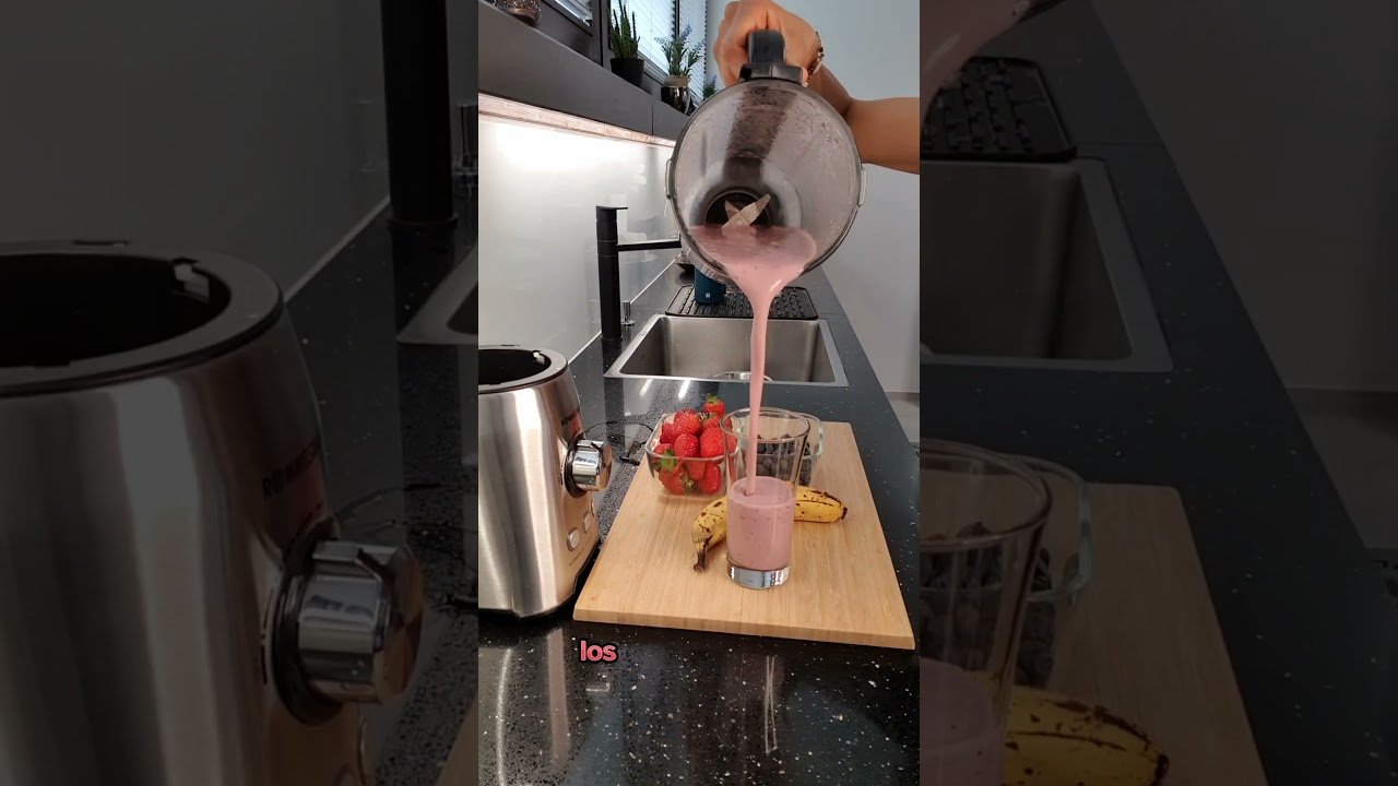 Batido de plátano y frutas del bosque