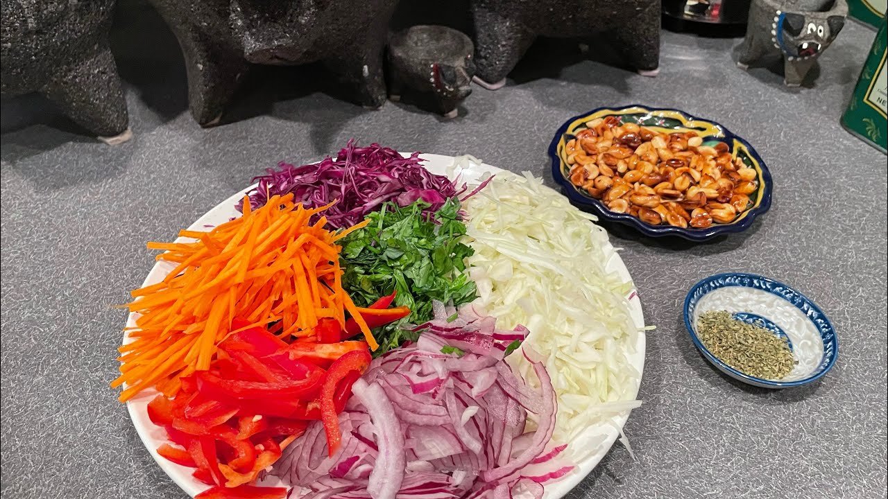 Ensalada de repollo con cacahuete