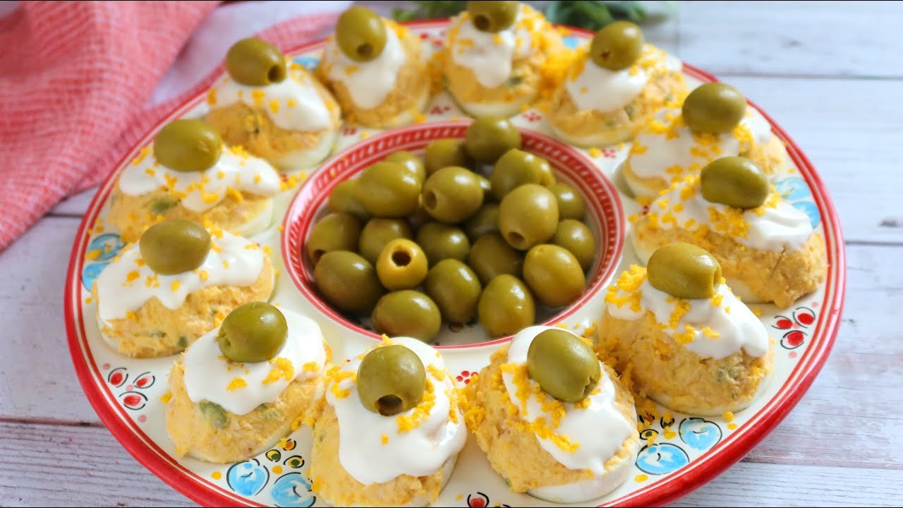 Huevos rellenos de atún