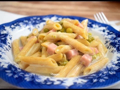 Pasta con guisantes y jamón
