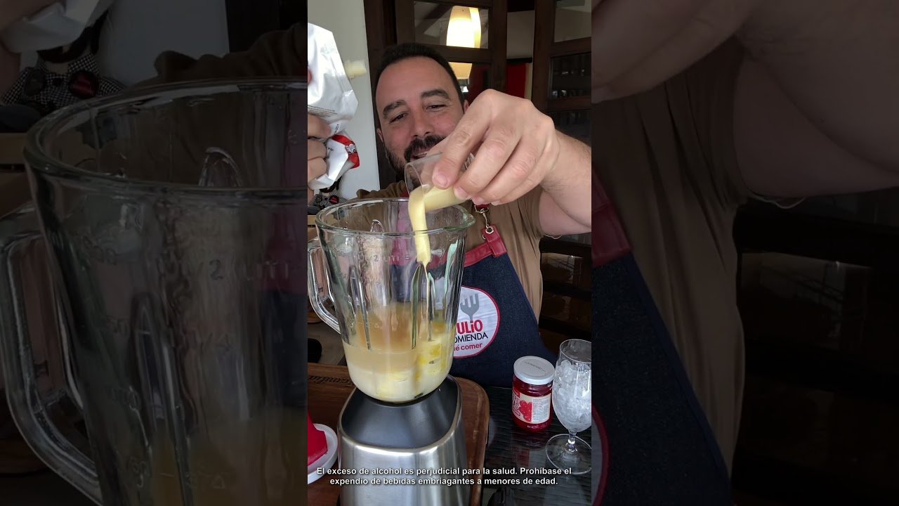 Piña colada exquisita con alcohol