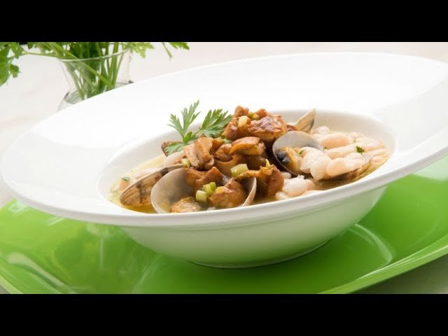 Receta de Alubias blancas con setas y almejas