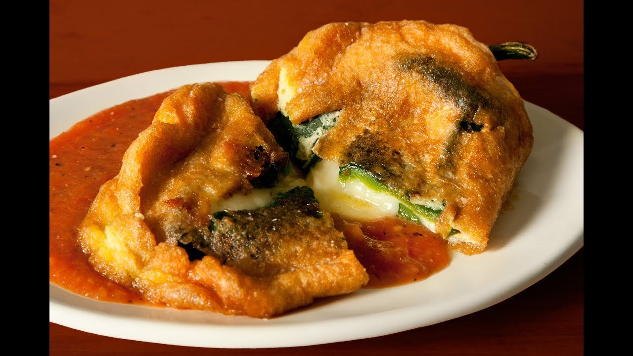 Receta de Chiles rellenos de queso en salsa de tomate