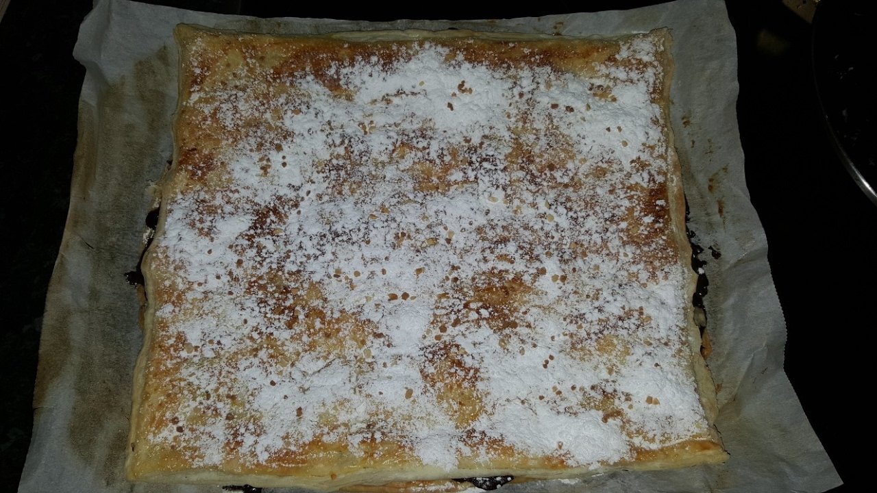 Receta de Coca de hojaldre rápida con chocolate