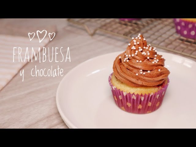 Receta de Cupcakes de chocolate con frosting de frambuesa