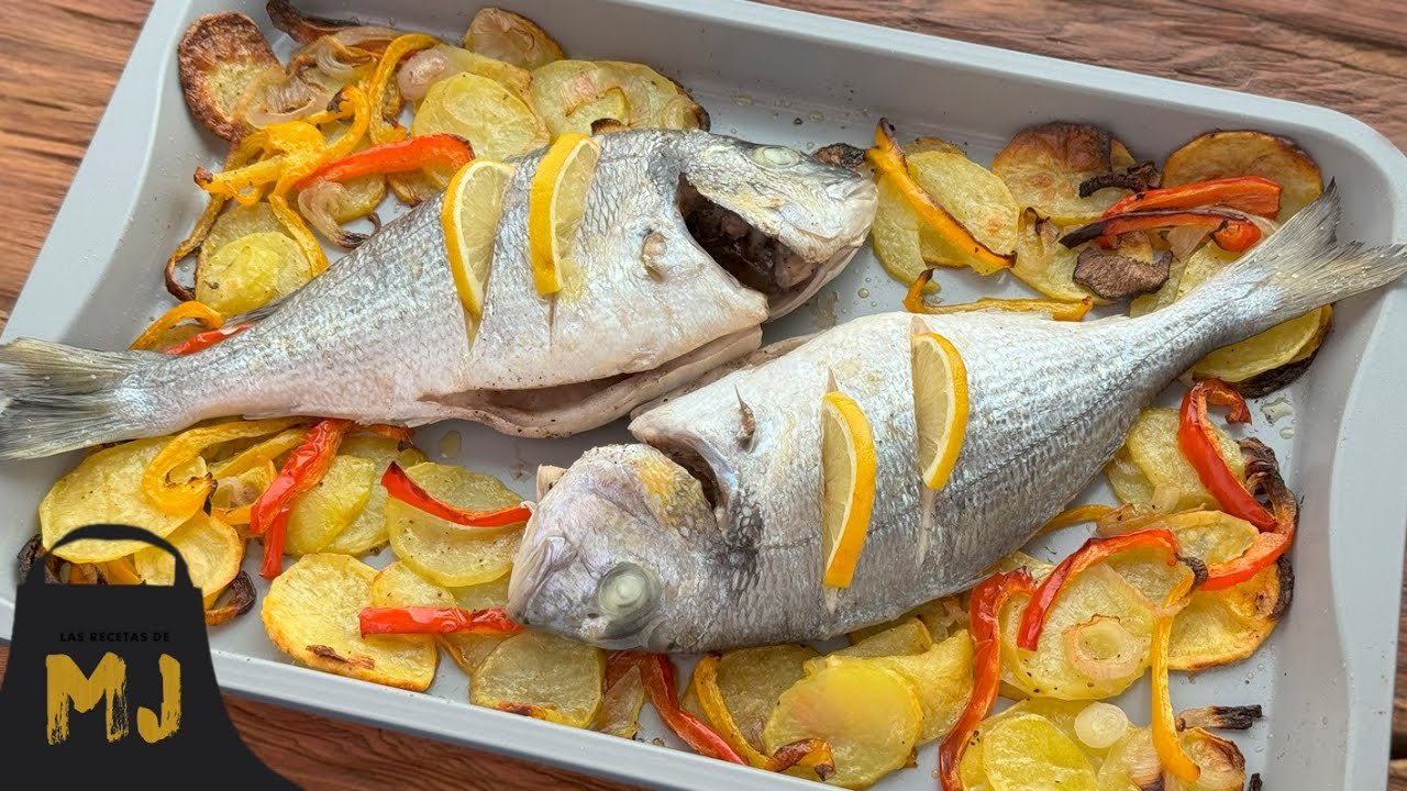 Receta de Dorada al horno con patatas y cebolla